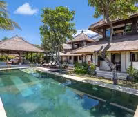 Villa Cemara, Villa en bord de mer