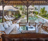 Villa Cemara, Salle de séjour avec vue sur l'océan