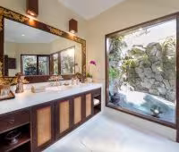 Villa Cemara, Salle de bains attenante